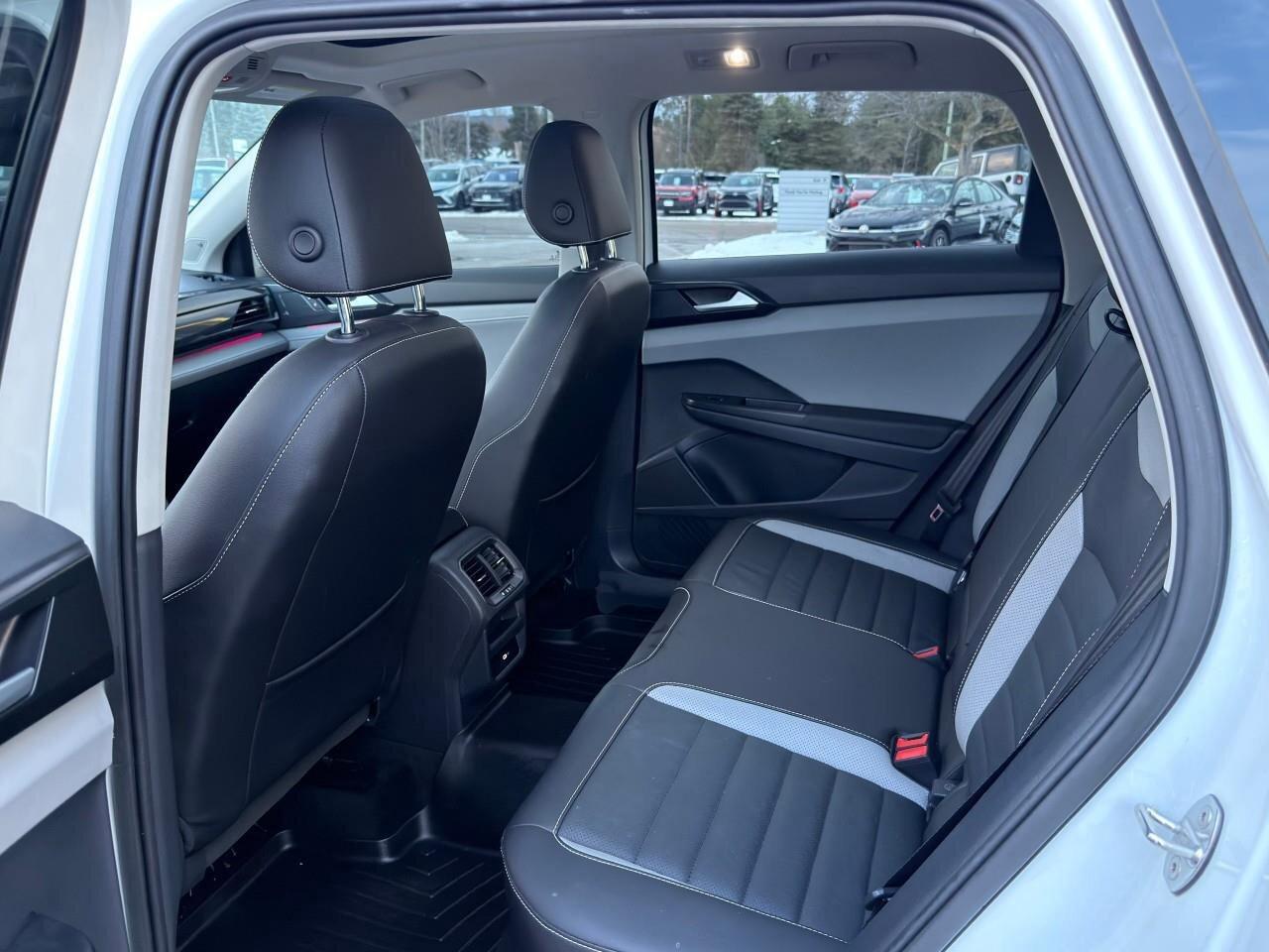 2023 Volkswagen Taos HighlineACCIDENT-FREE, AWD, 19 WHEEL PACK, HTD SEA Photo