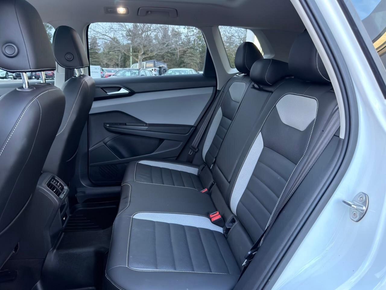 2023 Volkswagen Taos HighlineACCIDENT-FREE, AWD, 19 WHEEL PACK, HTD SEA Photo