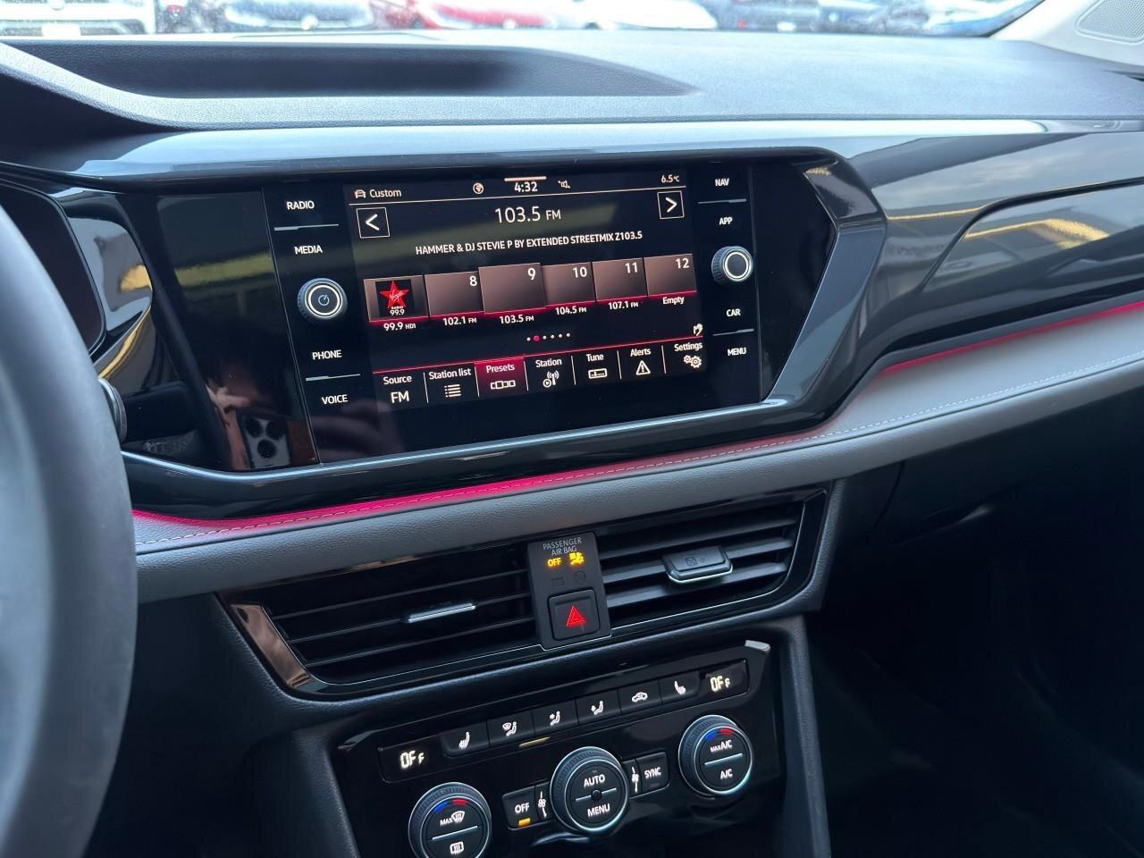 2023 Volkswagen Taos HighlineACCIDENT-FREE, AWD, 19 WHEEL PACK, HTD SEA Photo