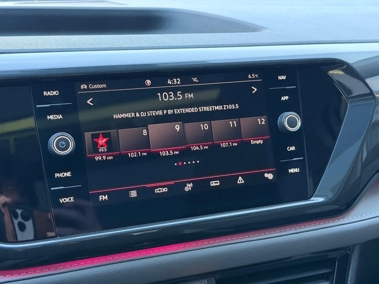 2023 Volkswagen Taos HighlineACCIDENT-FREE, AWD, 19 WHEEL PACK, HTD SEA Photo