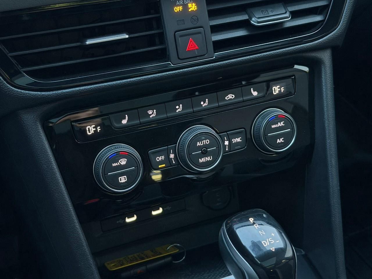 2023 Volkswagen Taos HighlineACCIDENT-FREE, AWD, 19 WHEEL PACK, HTD SEA Photo