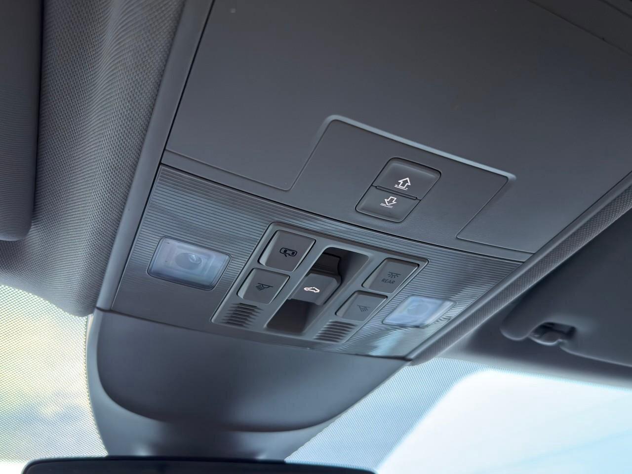 2023 Volkswagen Taos HighlineACCIDENT-FREE, AWD, 19 WHEEL PACK, HTD SEA Photo