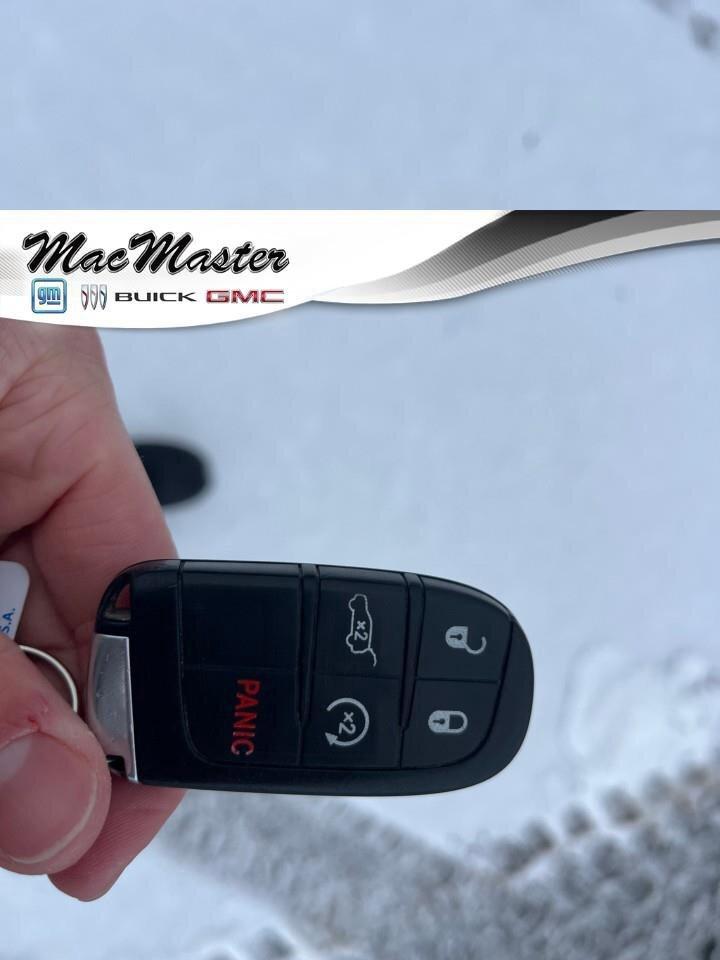 2017 Jeep Grand Cherokee SummitSUMMIT, 5.7L V8, AWD, LEATHER, ALLOYS, 1-OWN Photo