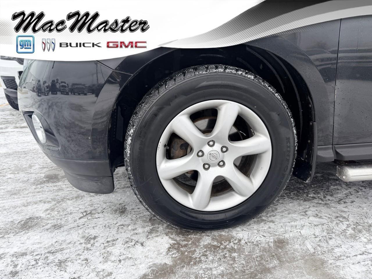 2016 Nissan Pathfinder SVS, 3.5L V6, CVT, AWD, CLOTH, 7-PASSENGER, AS-TRA Photo