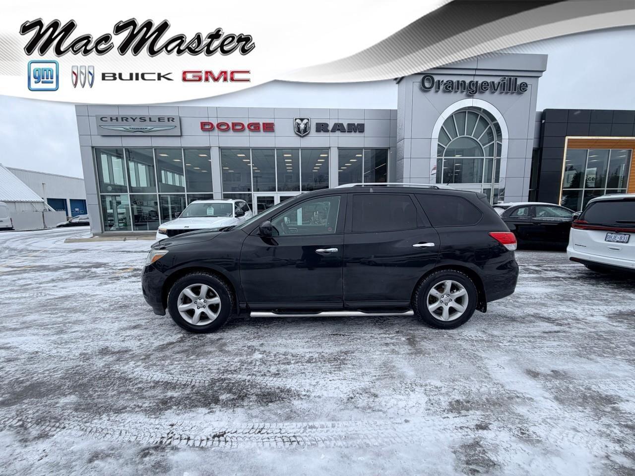 2016 Nissan Pathfinder SVS, 3.5L V6, CVT, AWD, CLOTH, 7-PASSENGER, AS-TRA Photo