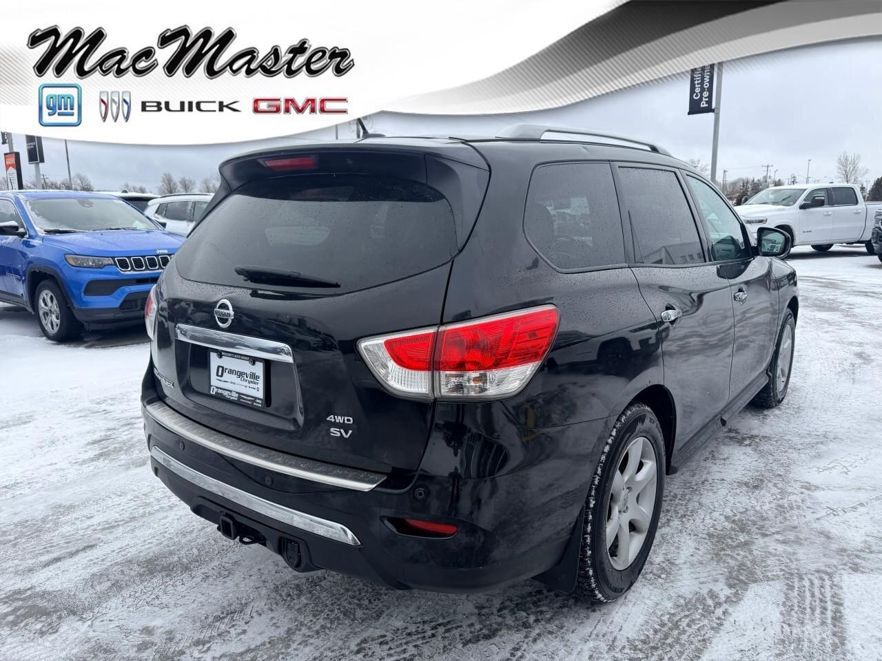 2016 Nissan Pathfinder SVS, 3.5L V6, CVT, AWD, CLOTH, 7-PASSENGER, AS-TRA Photo