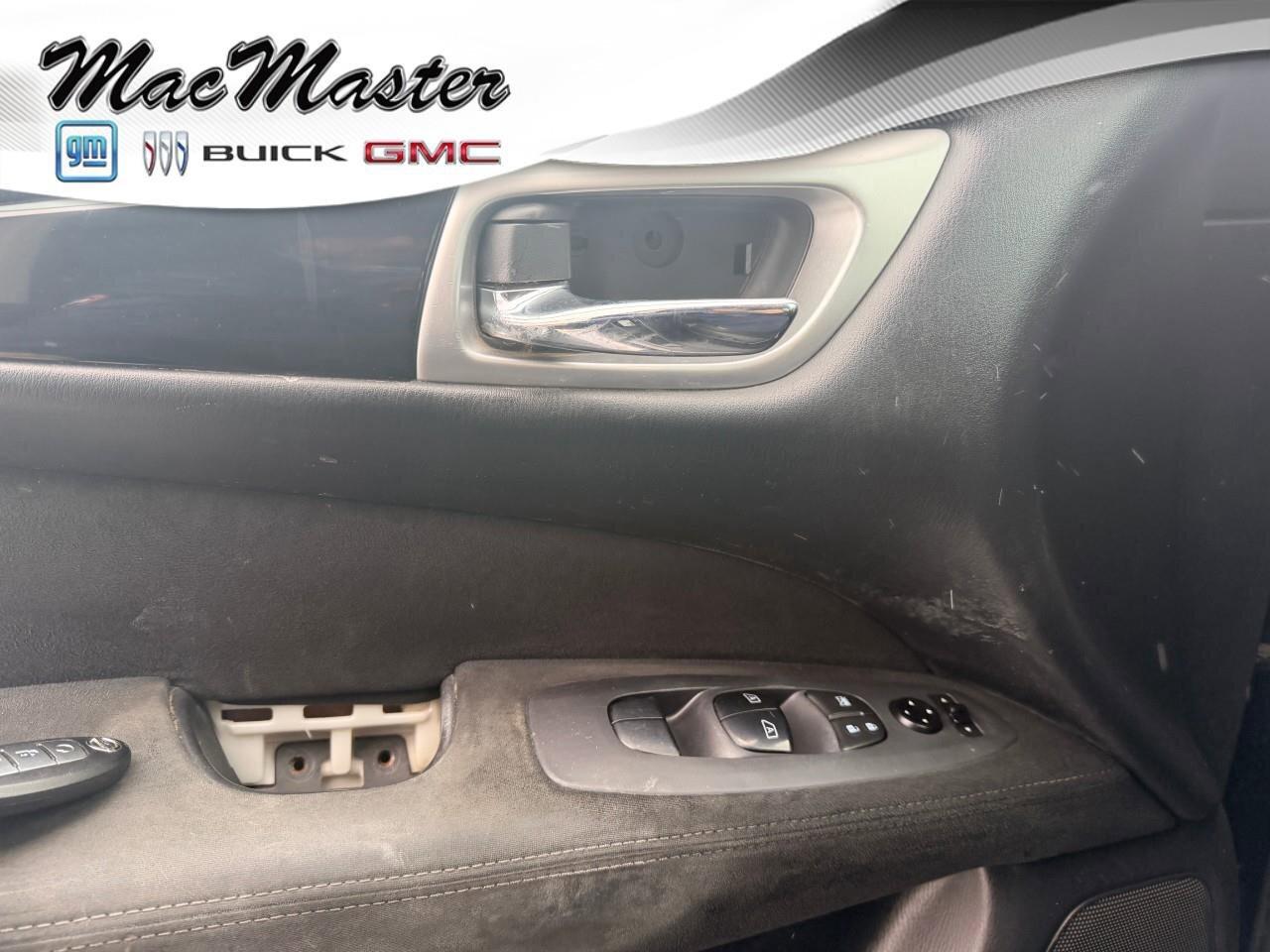 2016 Nissan Pathfinder SVS, 3.5L V6, CVT, AWD, CLOTH, 7-PASSENGER, AS-TRA Photo