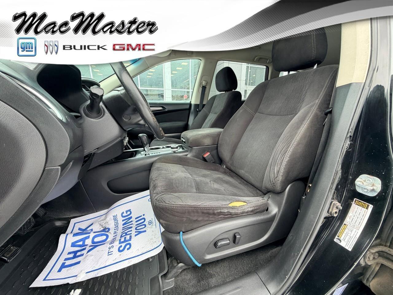 2016 Nissan Pathfinder SVS, 3.5L V6, CVT, AWD, CLOTH, 7-PASSENGER, AS-TRA Photo