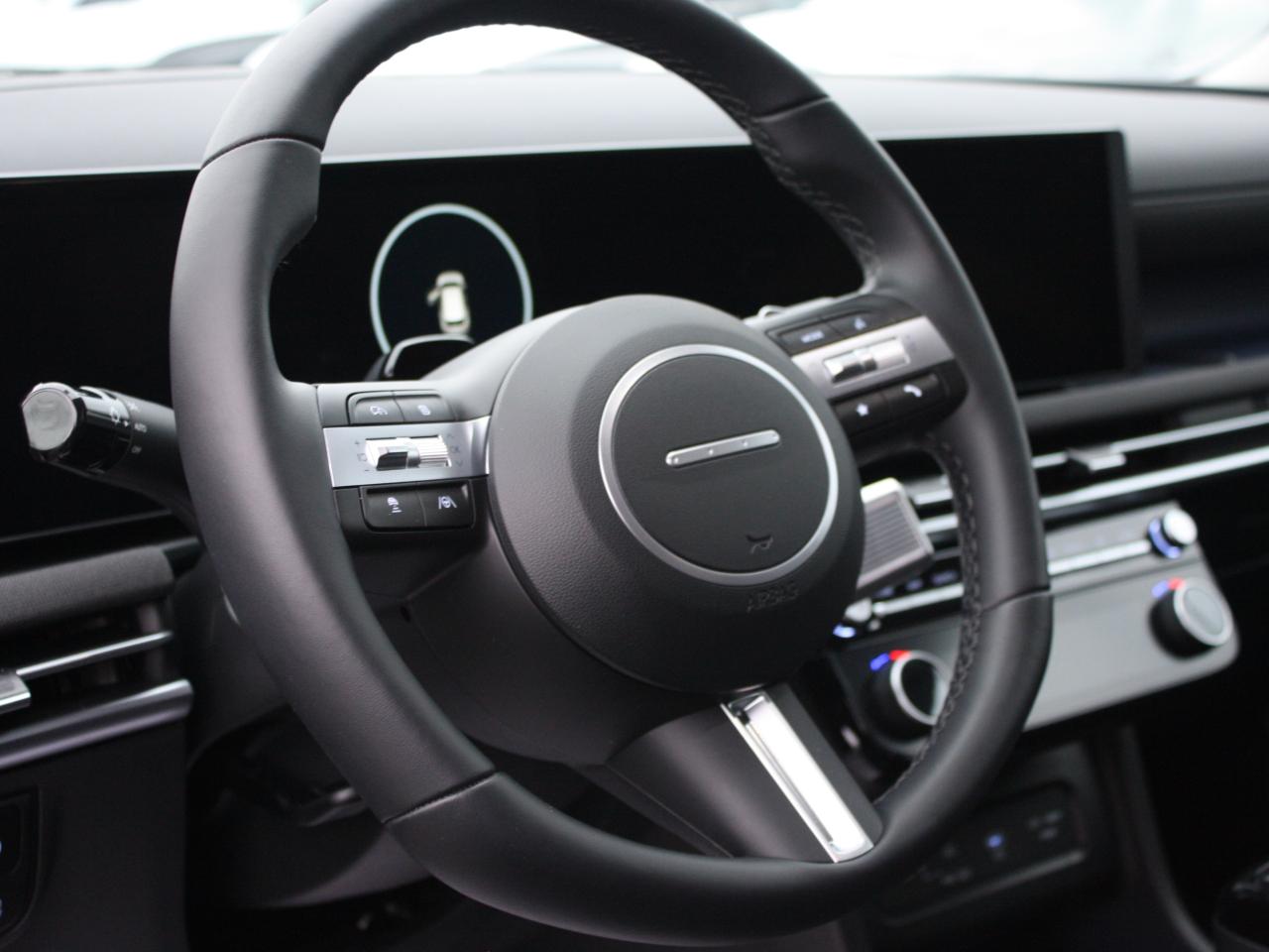 2025 Hyundai Tucson Hybrid Ultimate / Sunroof / Heated Seats / Winter Tires Photo