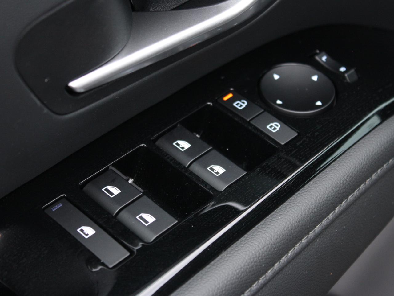 2025 Hyundai Tucson Hybrid Ultimate / Sunroof / Heated Seats / Winter Tires Photo