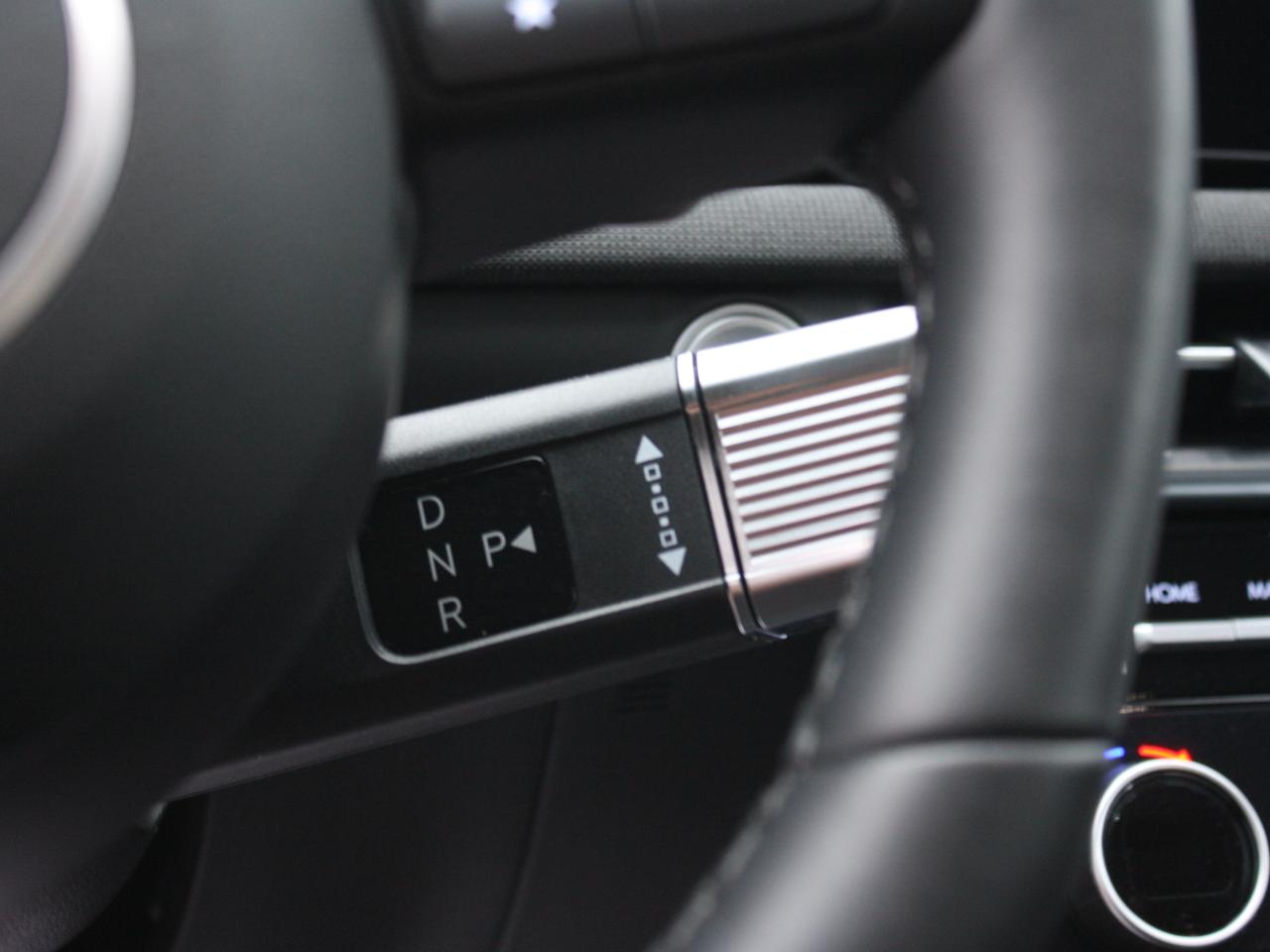 2025 Hyundai Tucson Hybrid Ultimate / Sunroof / Heated Seats / Winter Tires Photo