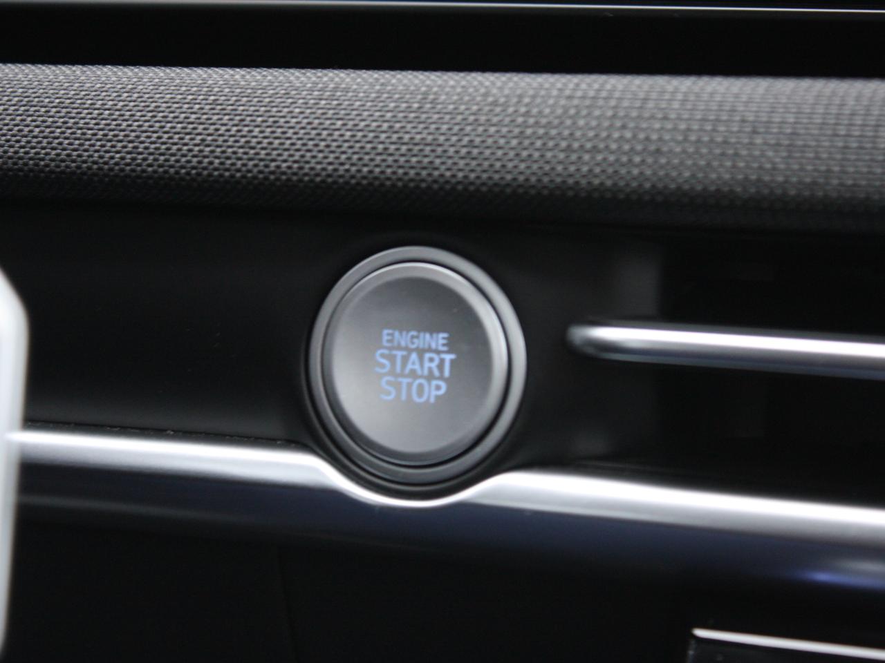 2025 Hyundai Tucson Hybrid Ultimate / Sunroof / Heated Seats / Winter Tires Photo