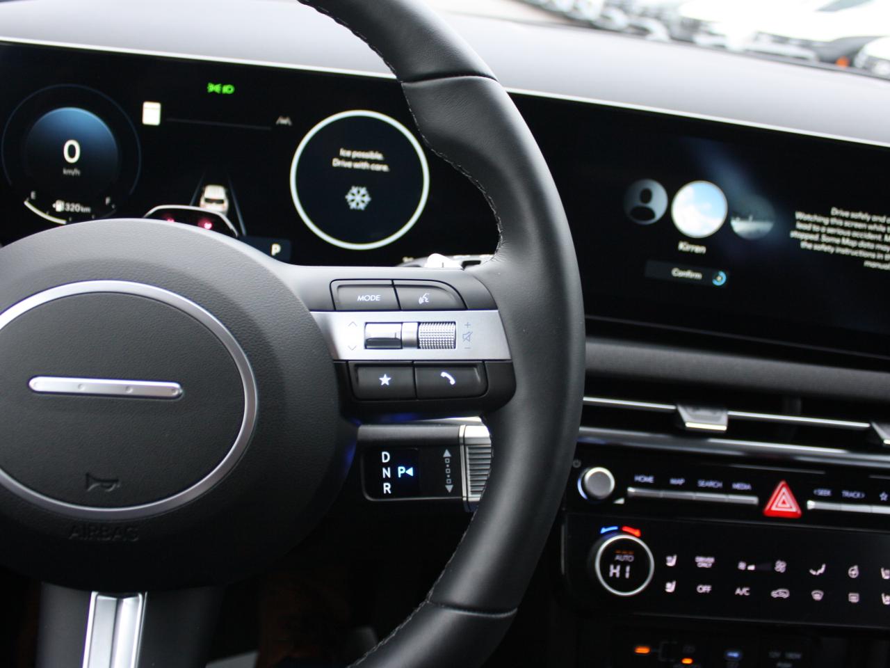 2025 Hyundai Tucson Hybrid Ultimate / Sunroof / Heated Seats / Winter Tires Photo