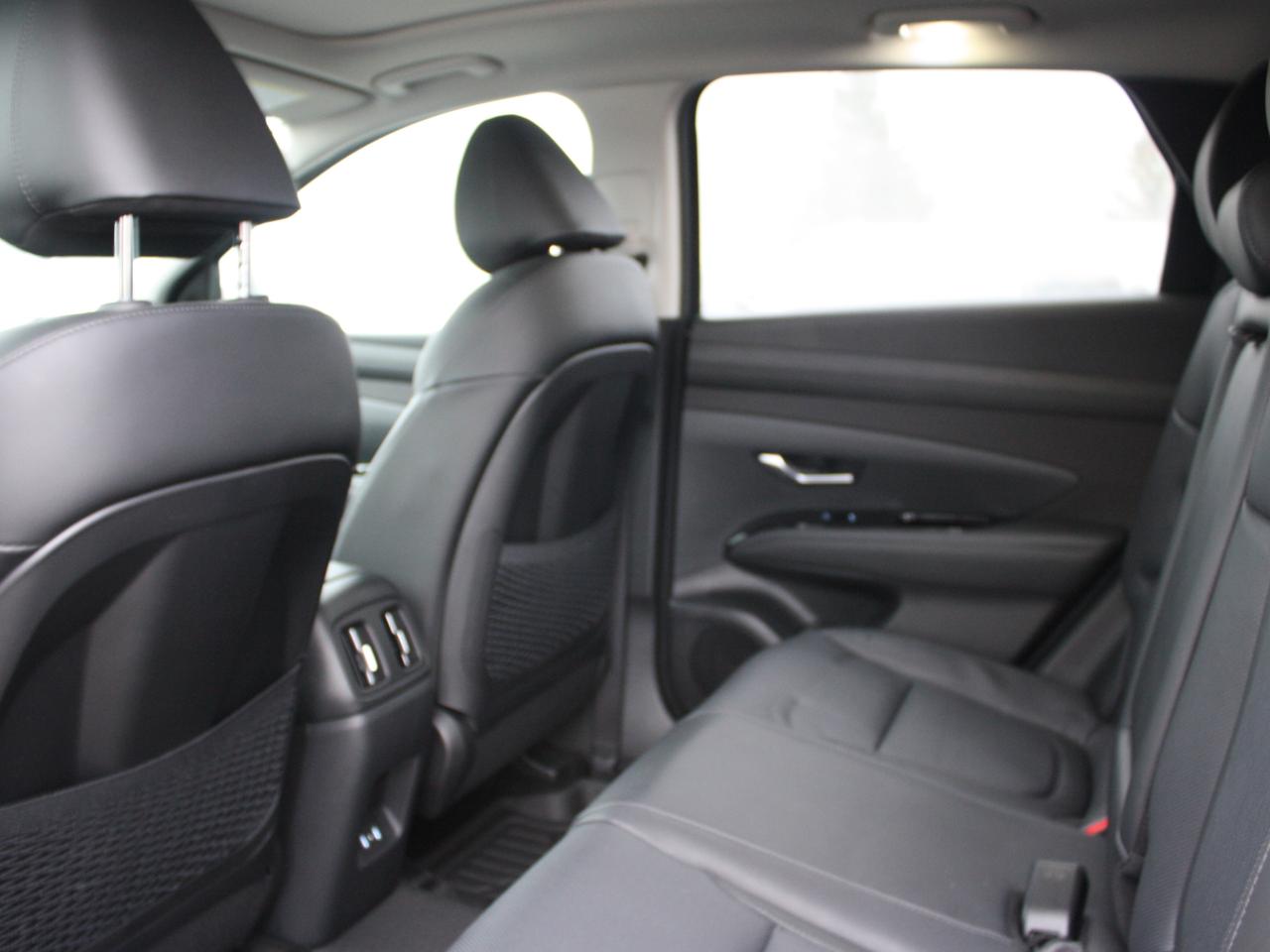 2025 Hyundai Tucson Hybrid Ultimate / Sunroof / Heated Seats / Winter Tires Photo