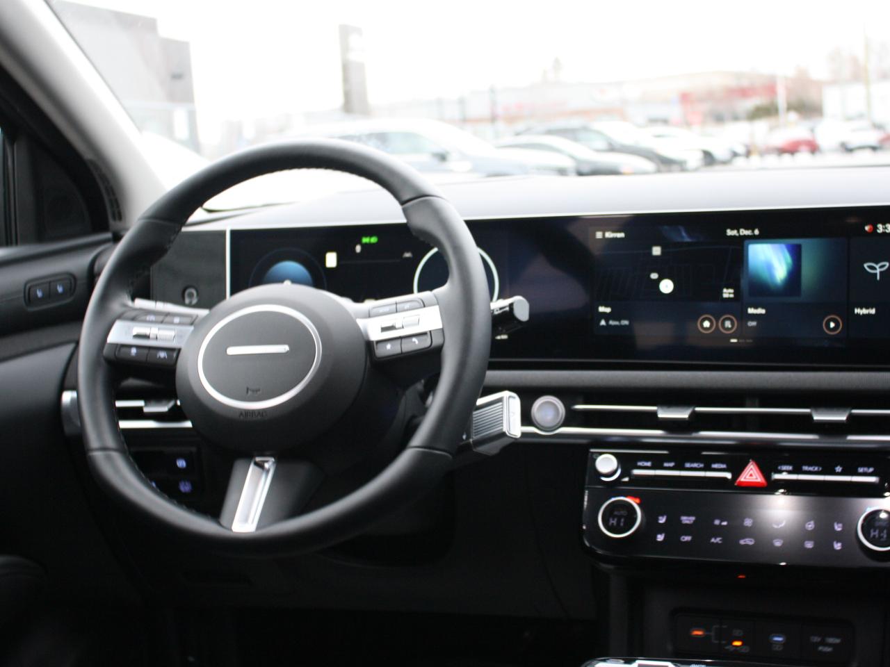 2025 Hyundai Tucson Hybrid Ultimate / Sunroof / Heated Seats / Winter Tires Photo