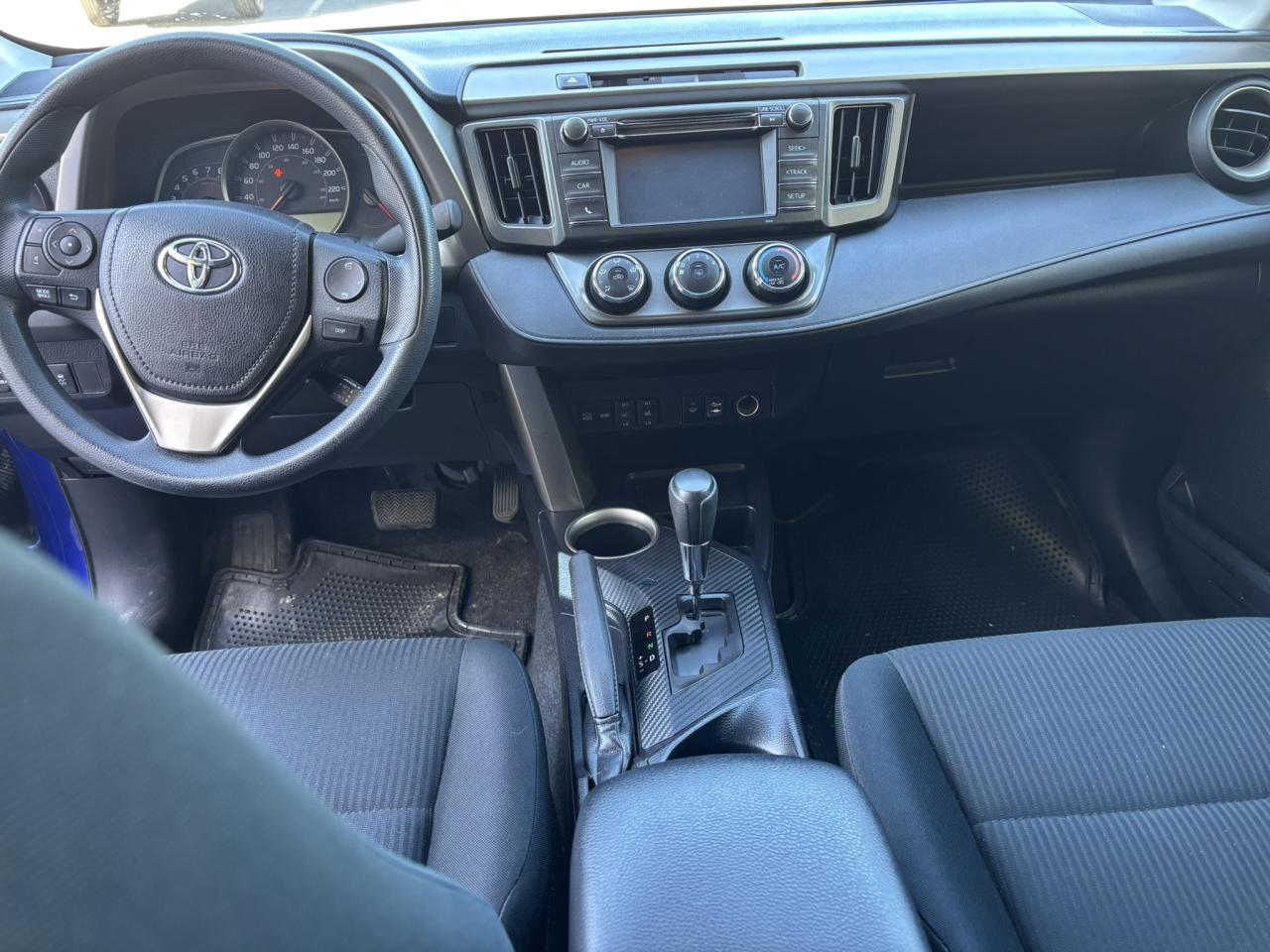 2015 Toyota RAV4 AWD 4dr LE Photo4