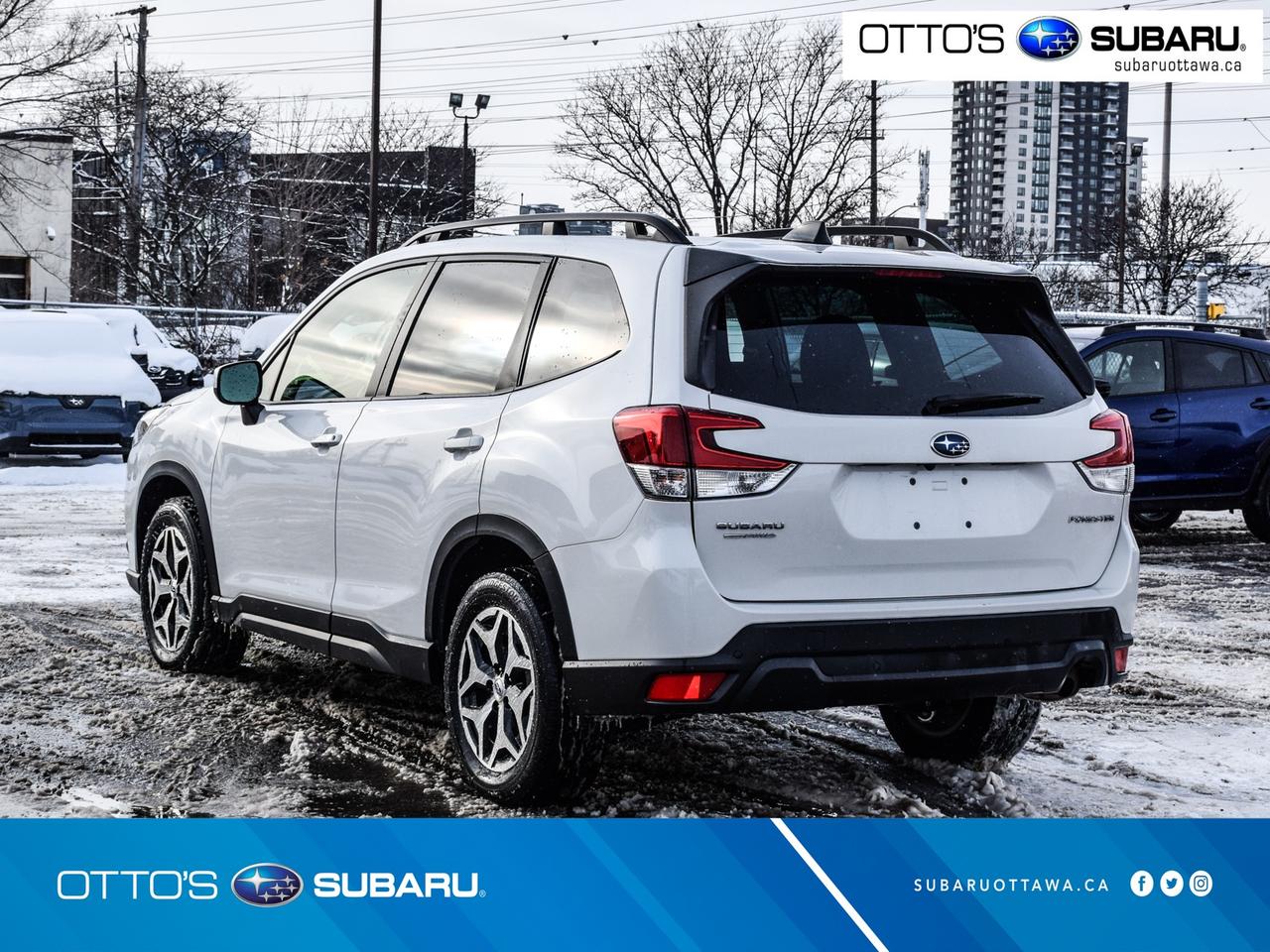 2024 Subaru Forester TOURING AWD Photo3