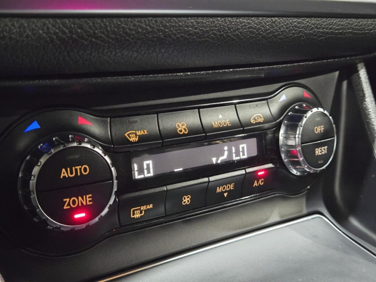 2019 Mercedes-Benz GLA250 250 4MATIC (AWD) Leather & Panoramic No Accidents Photo