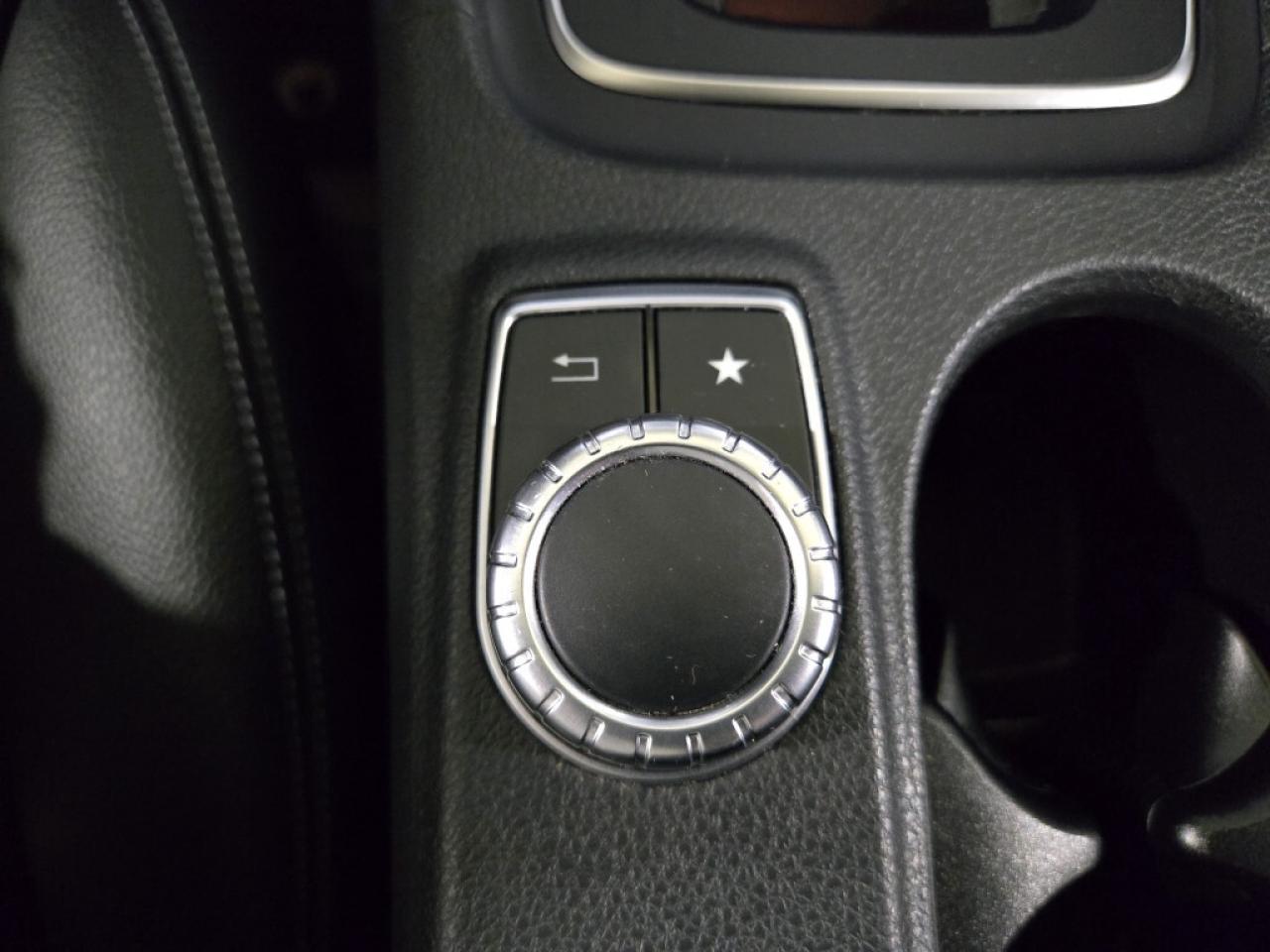 2019 Mercedes-Benz GLA250 250 4MATIC (AWD) Leather & Panoramic No Accidents Photo