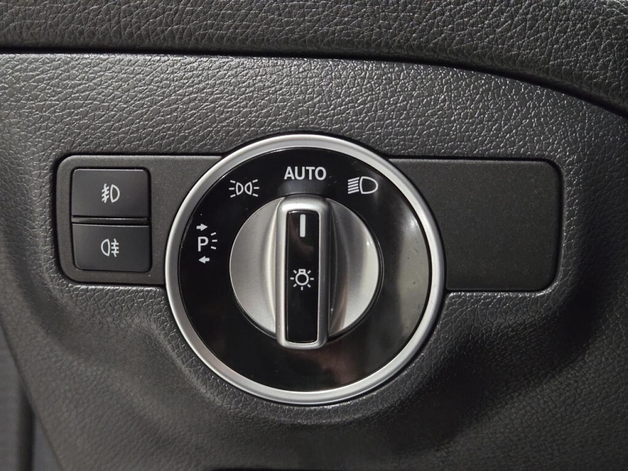 2019 Mercedes-Benz GLA250 250 4MATIC (AWD) Leather & Panoramic No Accidents Photo