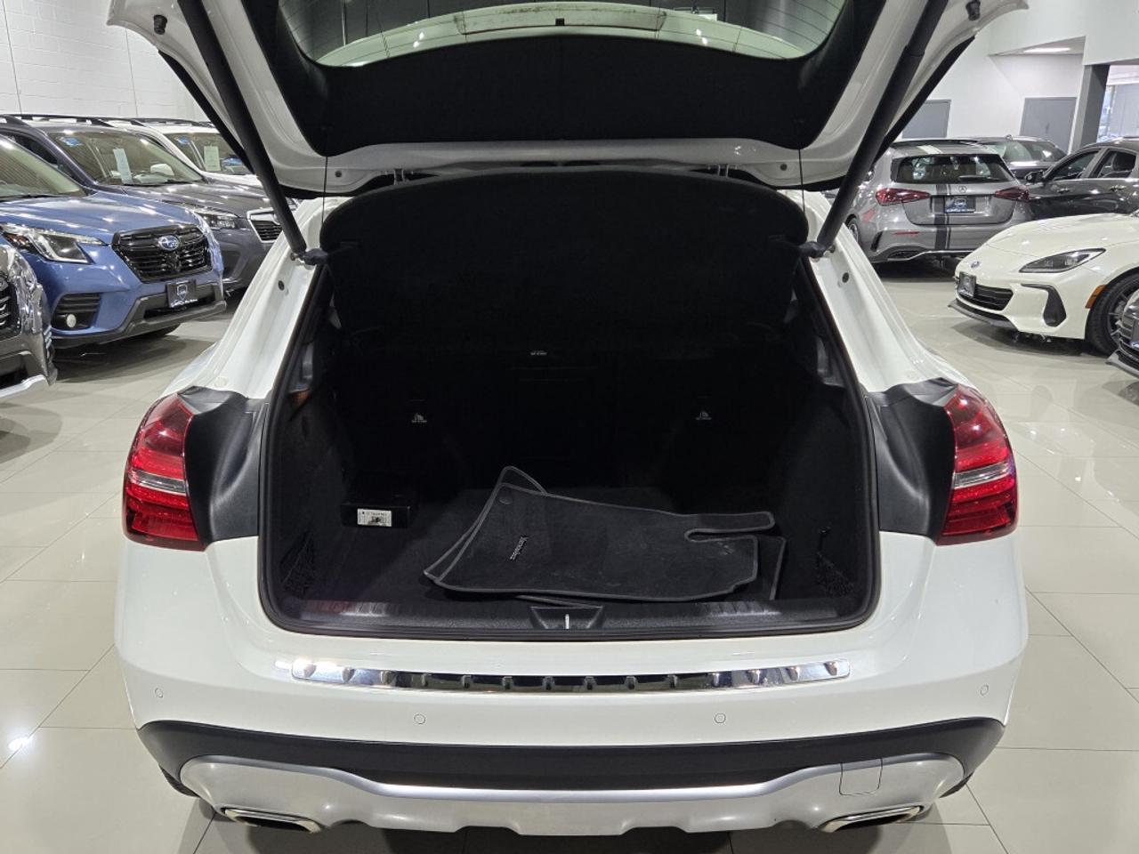 2019 Mercedes-Benz GLA250 250 4MATIC (AWD) Leather & Panoramic No Accidents Photo