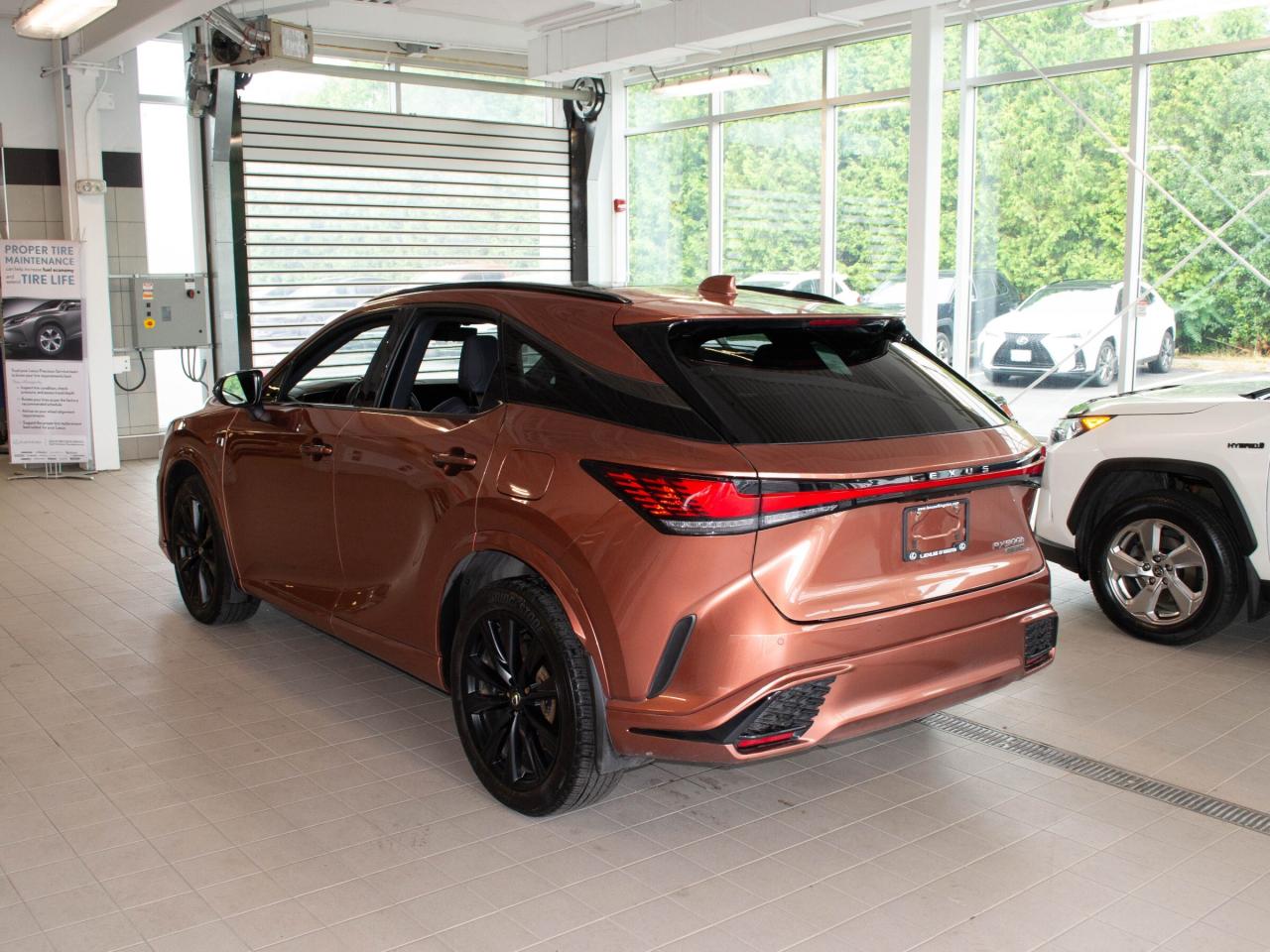 2023 Lexus RX 500H RX 500h Auto Photo3