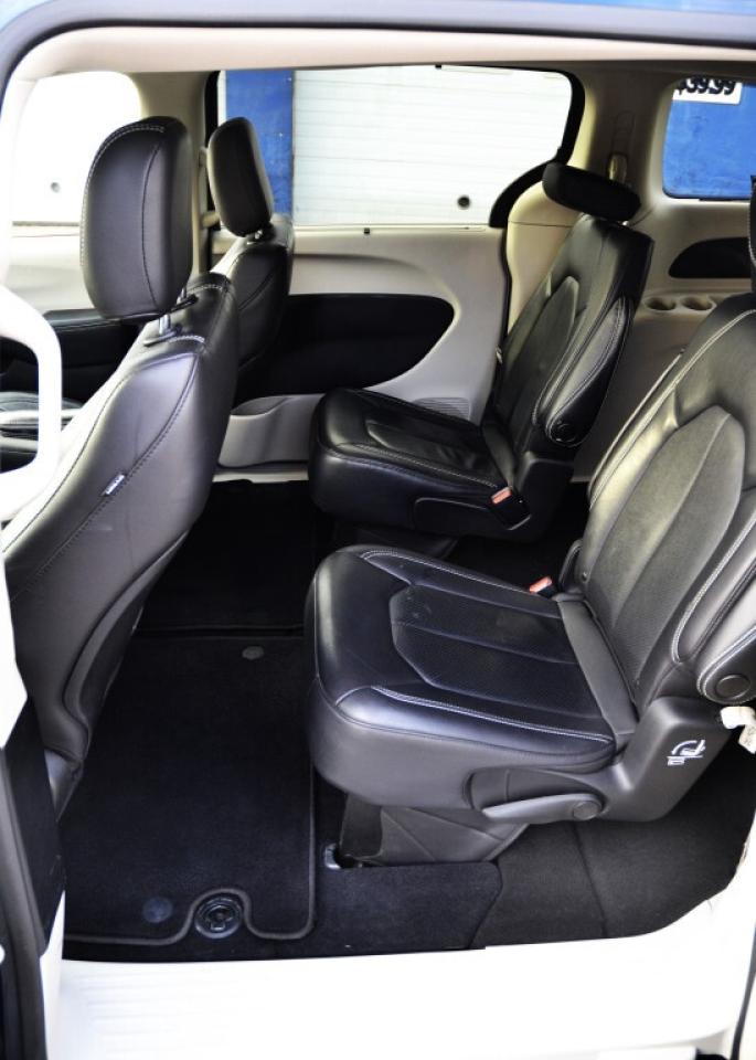 2022 Chrysler Pacifica Touring L Front-Wheel Drive Passenger Van Automati Photo