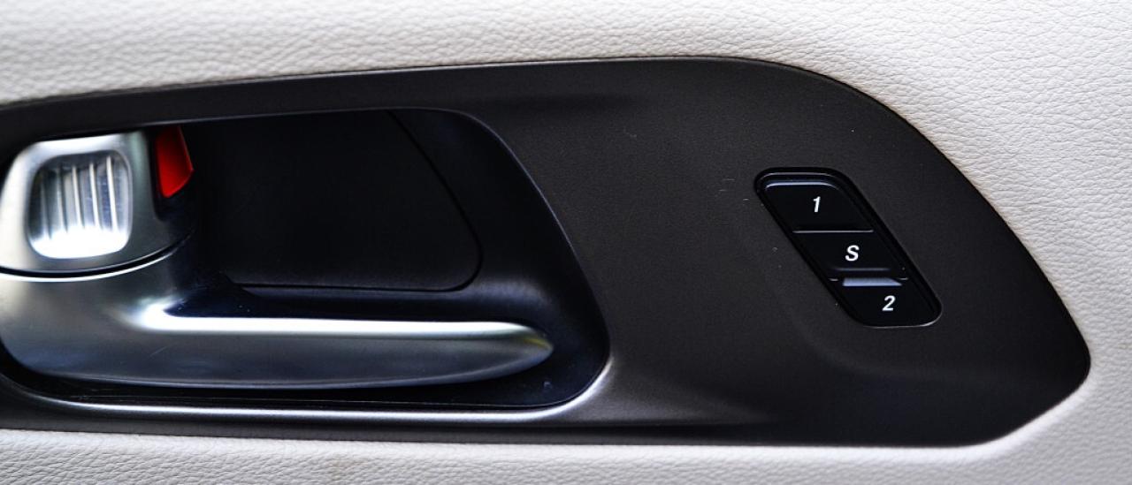 2022 Chrysler Pacifica Touring L Front-Wheel Drive Passenger Van Automati Photo