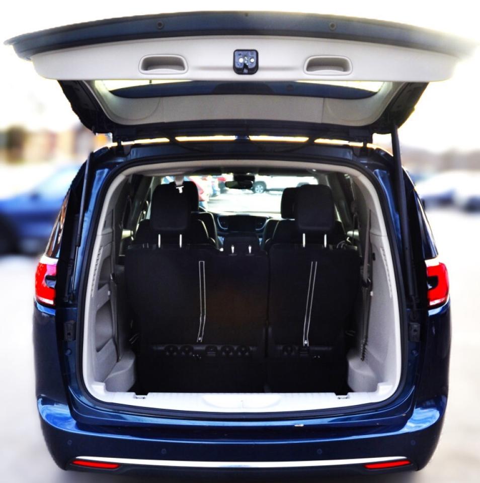 2022 Chrysler Pacifica Touring L Front-Wheel Drive Passenger Van Automati Photo