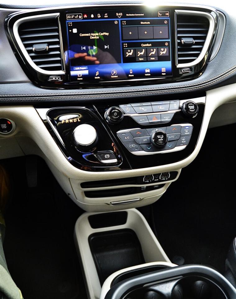 2022 Chrysler Pacifica Touring L Front-Wheel Drive Passenger Van Automati Photo