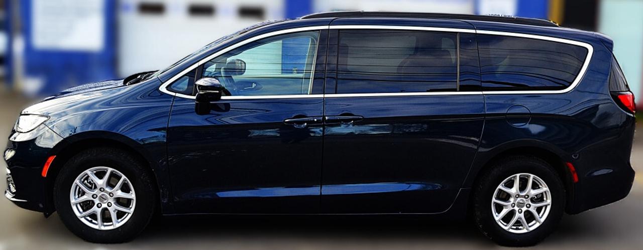 2022 Chrysler Pacifica Touring L Front-Wheel Drive Passenger Van Automati Photo