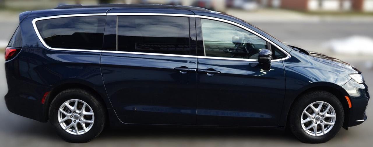 2022 Chrysler Pacifica Touring L Front-Wheel Drive Passenger Van Automati Photo