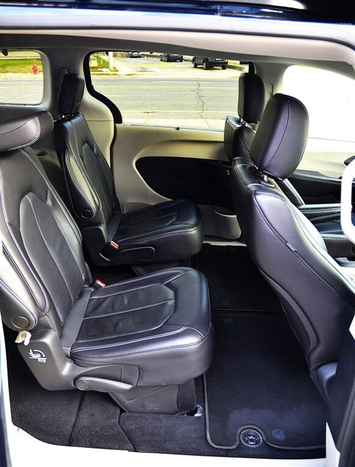 2022 Chrysler Pacifica Touring L Front-Wheel Drive Passenger Van Automati Photo