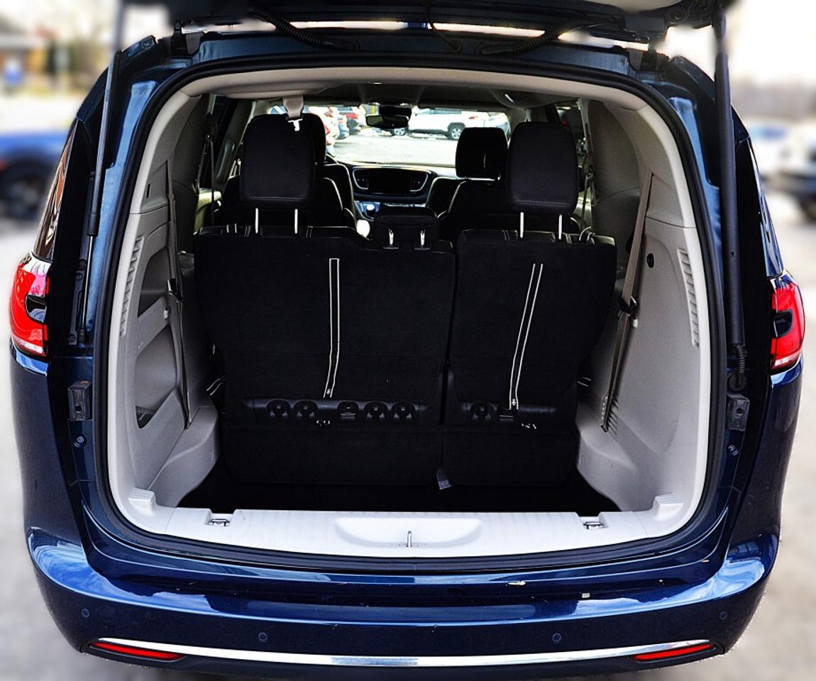 2022 Chrysler Pacifica Touring L Front-Wheel Drive Passenger Van Automati Photo