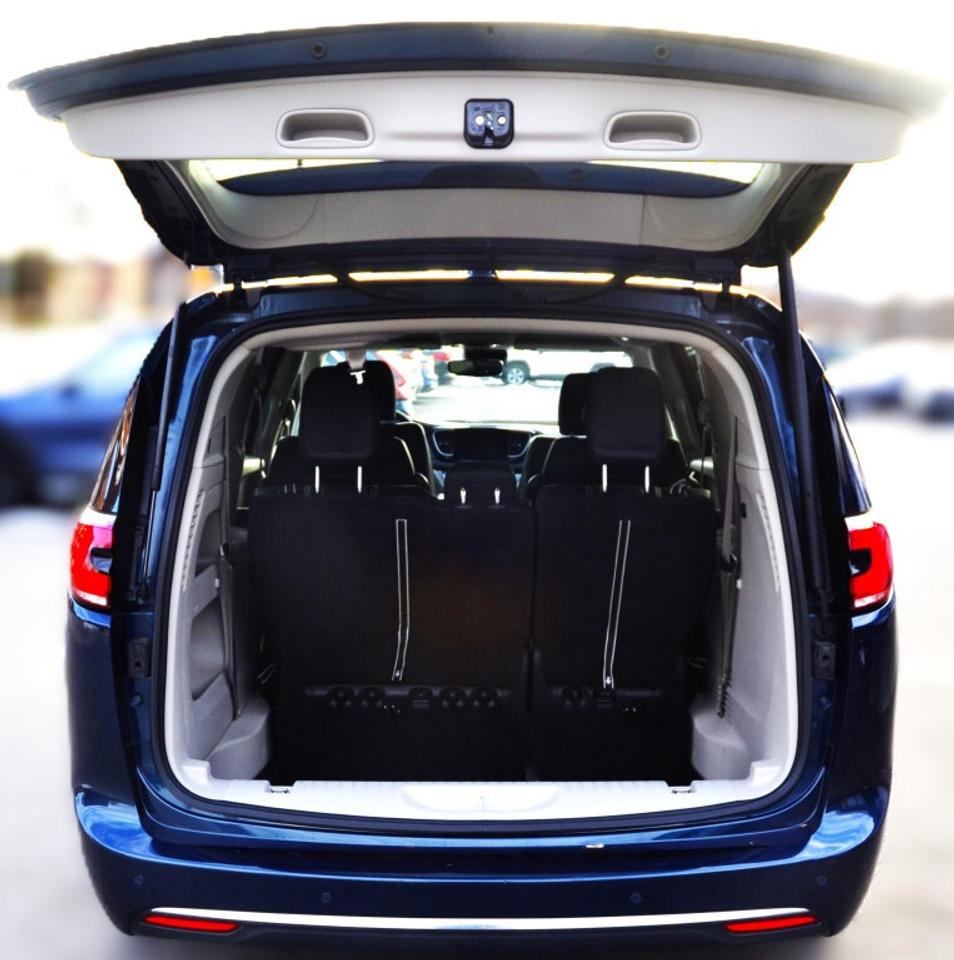 2022 Chrysler Pacifica Touring L Front-Wheel Drive Passenger Van Automati Photo