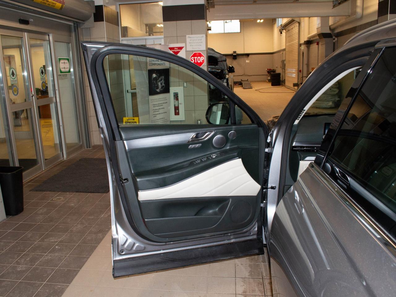 2025 Genesis GV80 2.5T Advanced w-Tech Pkg AWD 5P Photo