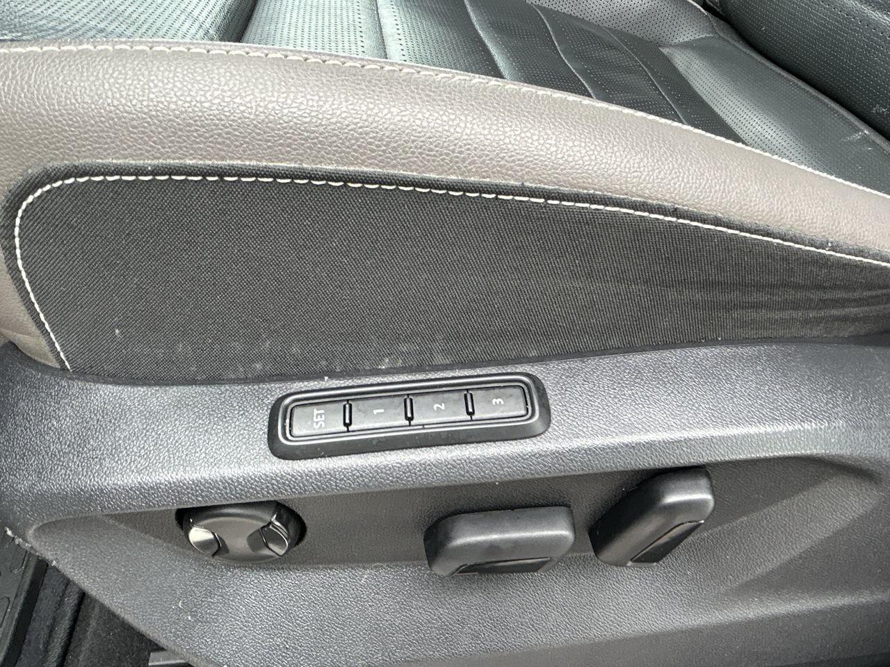 2023 Volkswagen Atlas Highline 3.6L 8sp   Accident-Free Photo