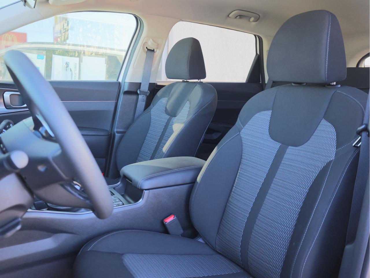 2025 Kia Sorento LX AWD   3rd Row Seat   Heated Seat   Lane Assist Photo