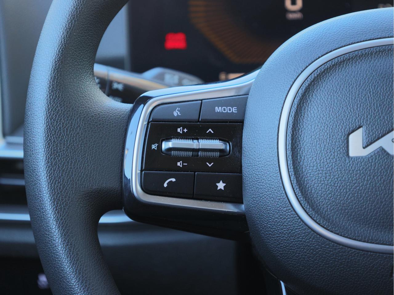 2025 Kia Sorento LX AWD   3rd Row Seat   Heated Seat   Lane Assist Photo