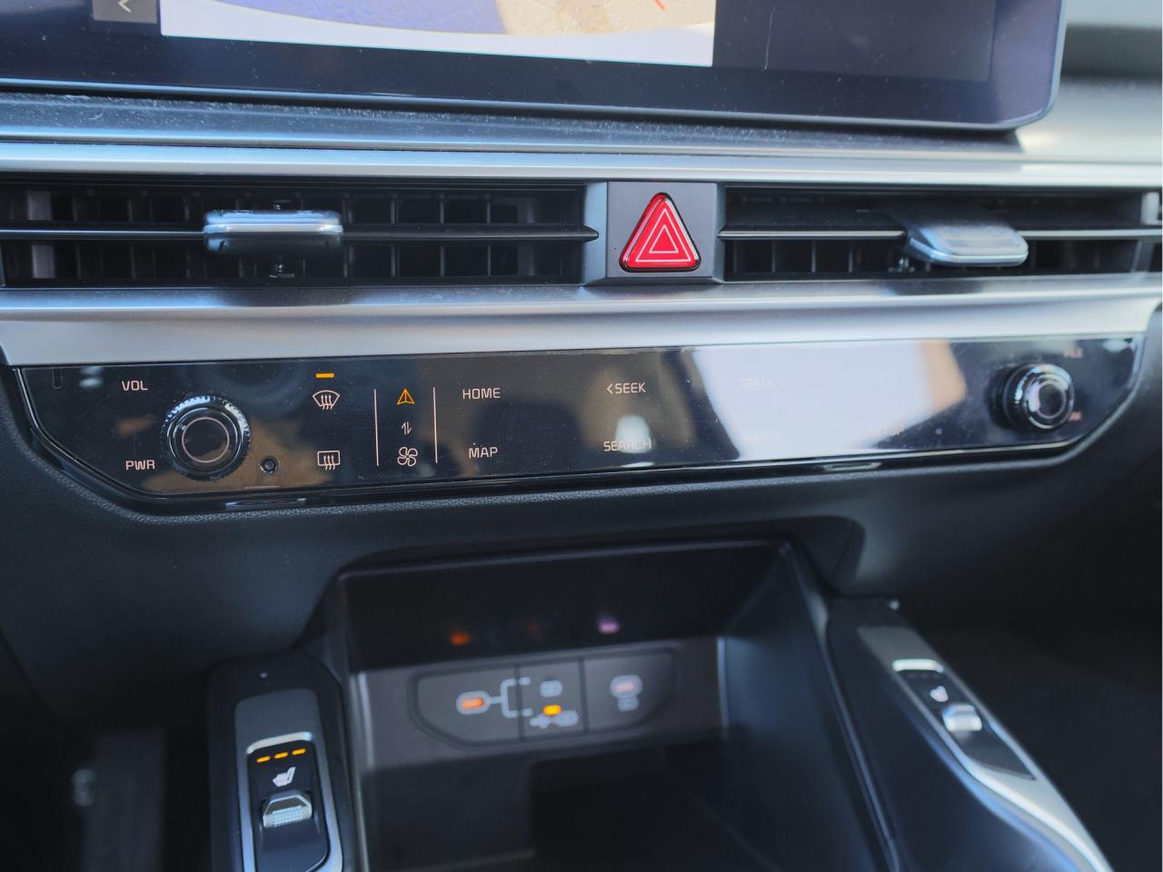 2025 Kia Sorento LX AWD   3rd Row Seat   Heated Seat   Lane Assist Photo