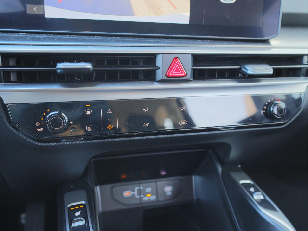 2025 Kia Sorento LX AWD   3rd Row Seat   Heated Seat   Lane Assist Photo