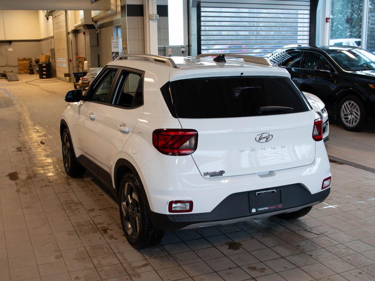 2022 Hyundai Venue Trend Photo3