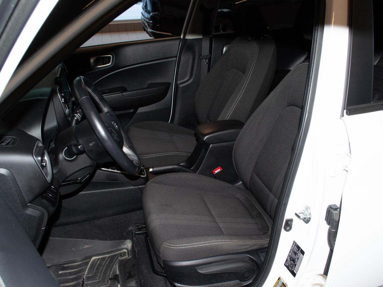 2022 Hyundai Venue Trend Photo