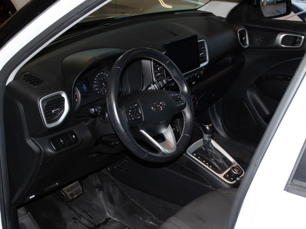 2022 Hyundai Venue Trend Photo