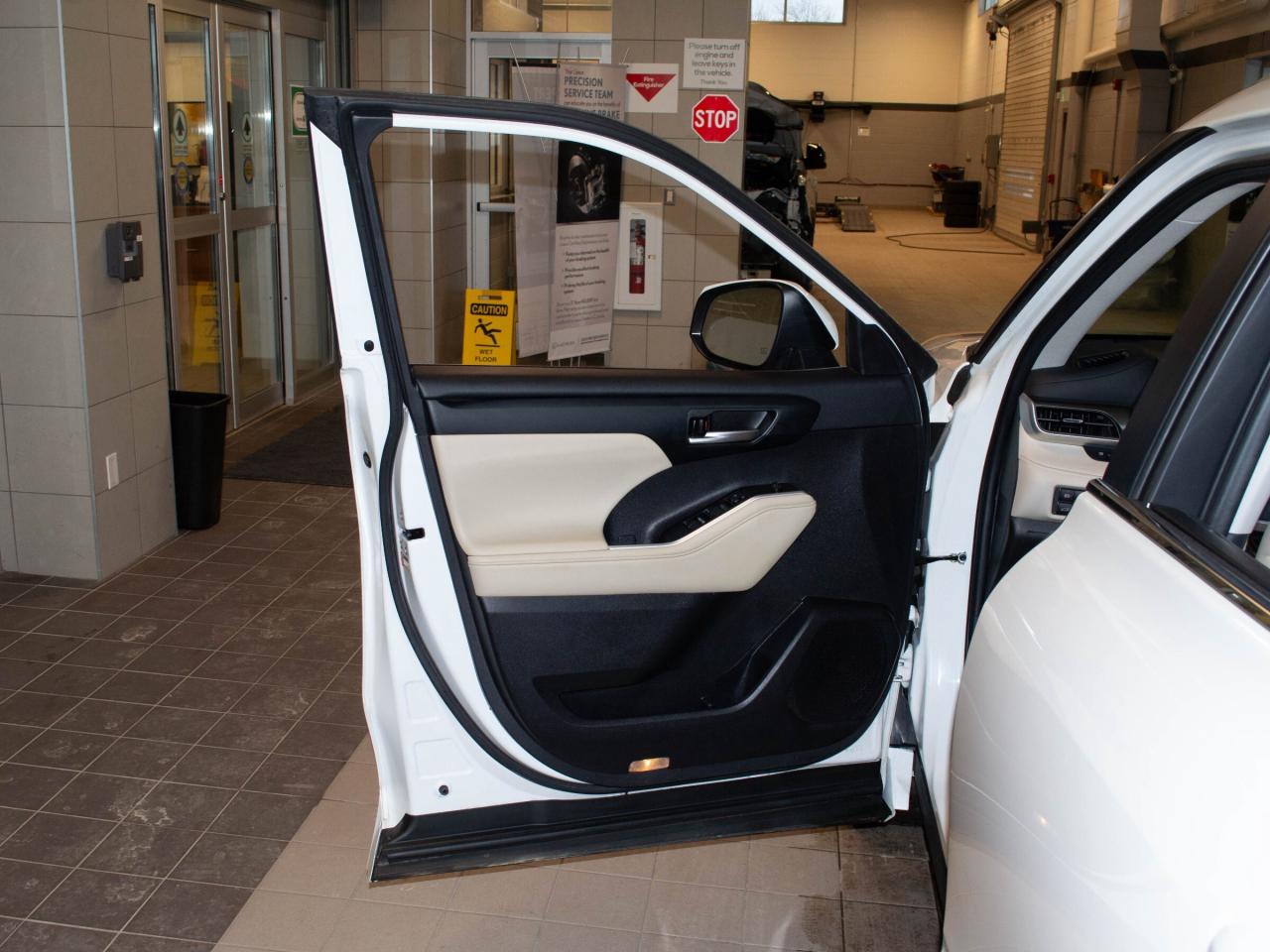 2024 Toyota Highlander Hybrid XLE Photo