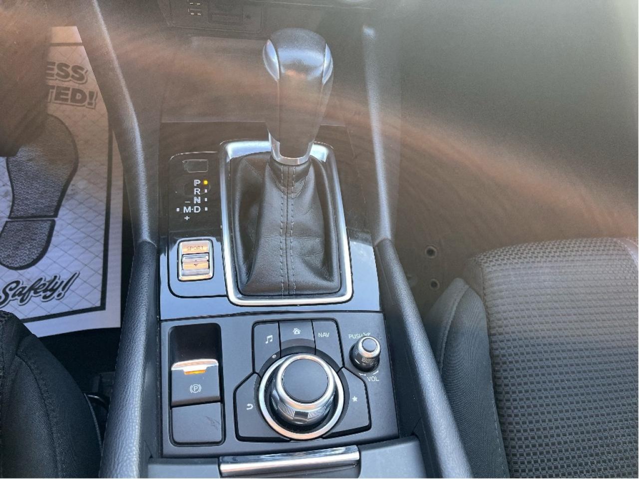 2018 Mazda MAZDA3 CERTIFIED BACKUP CAM NAVIGATION Photo