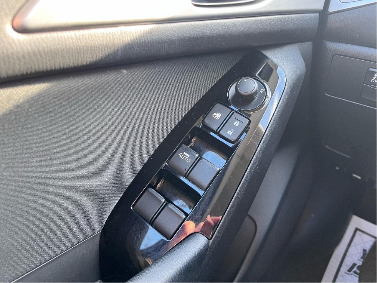 2018 Mazda MAZDA3 CERTIFIED BACKUP CAM NAVIGATION Photo