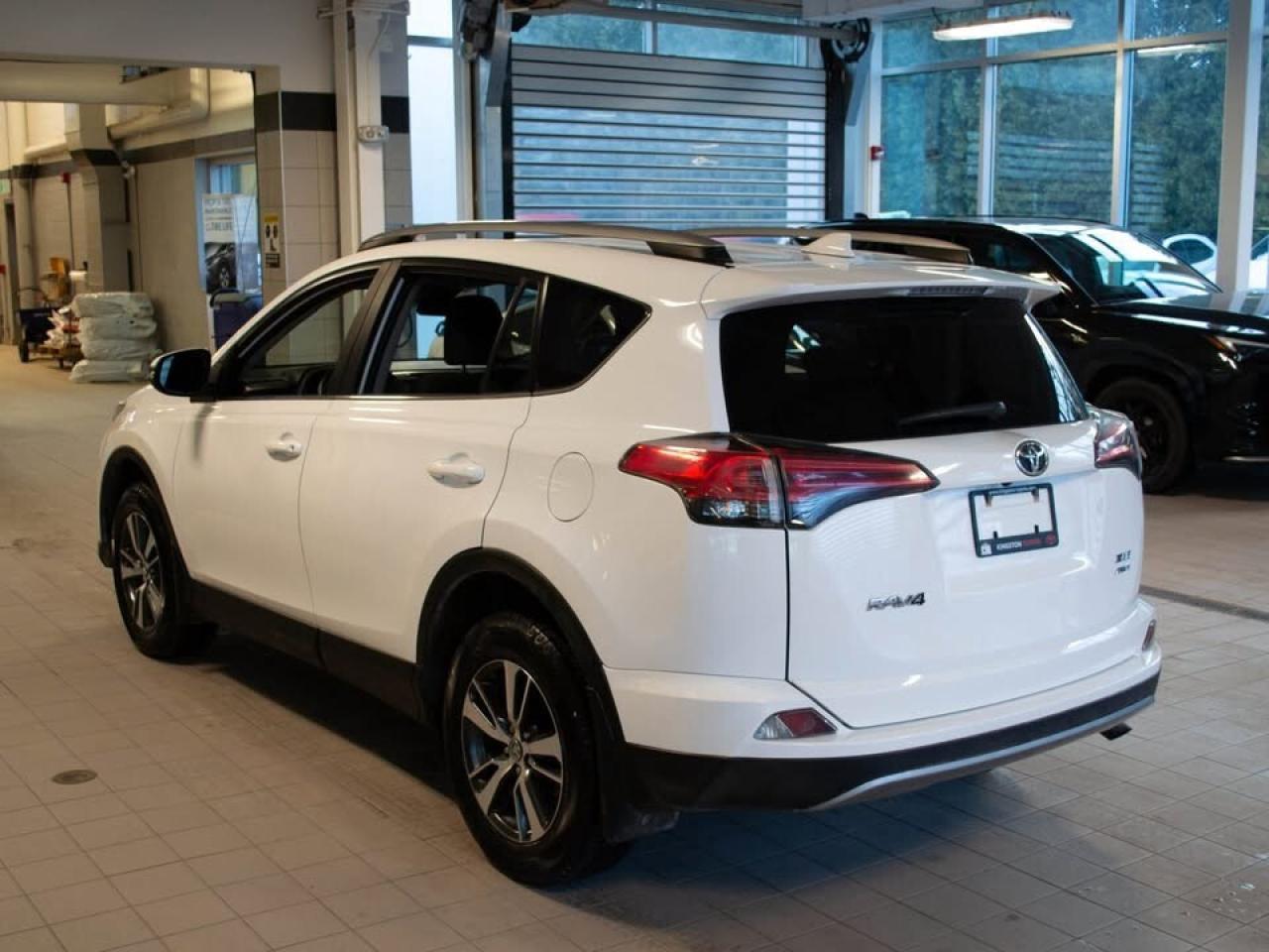 2018 Toyota RAV4 XLE Photo3