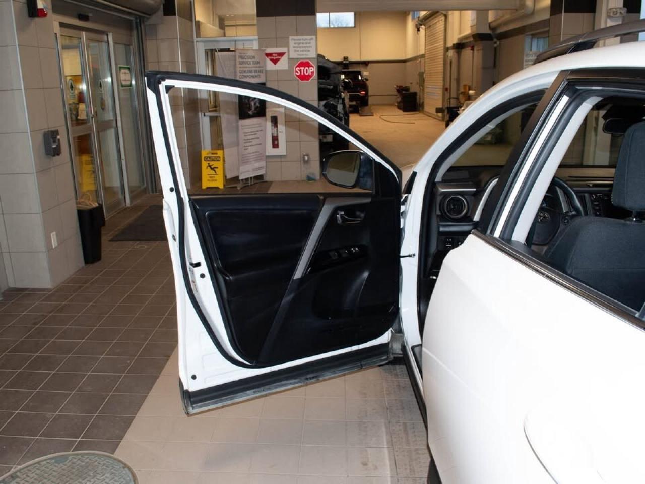 2018 Toyota RAV4 XLE Photo