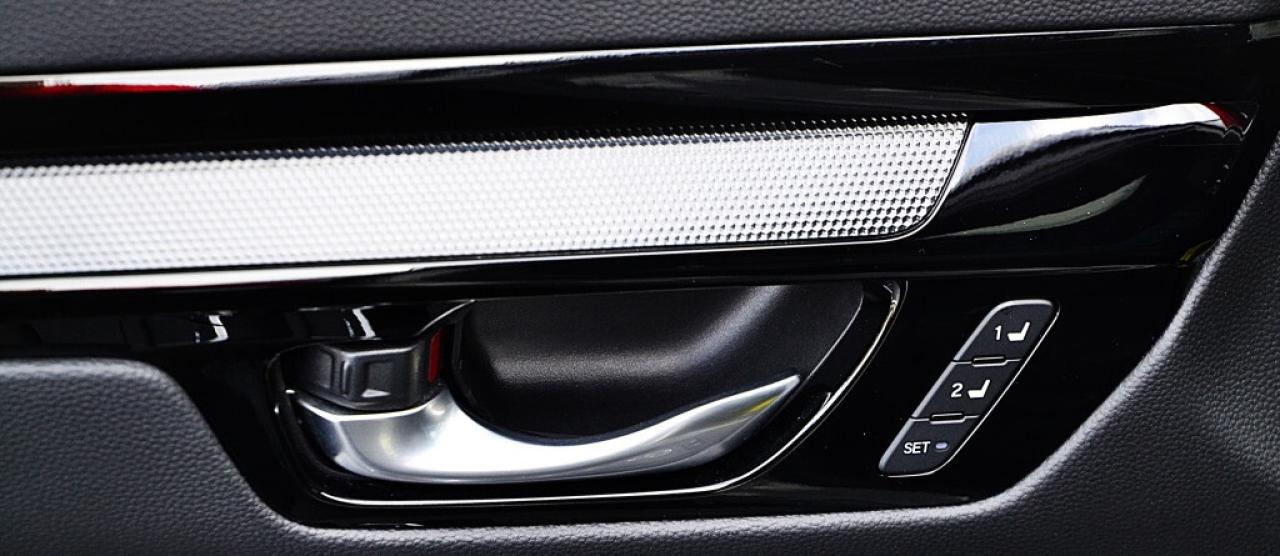 2024 Honda CR-V Hybrid HYBRID Touring All-wheel Drive Photo